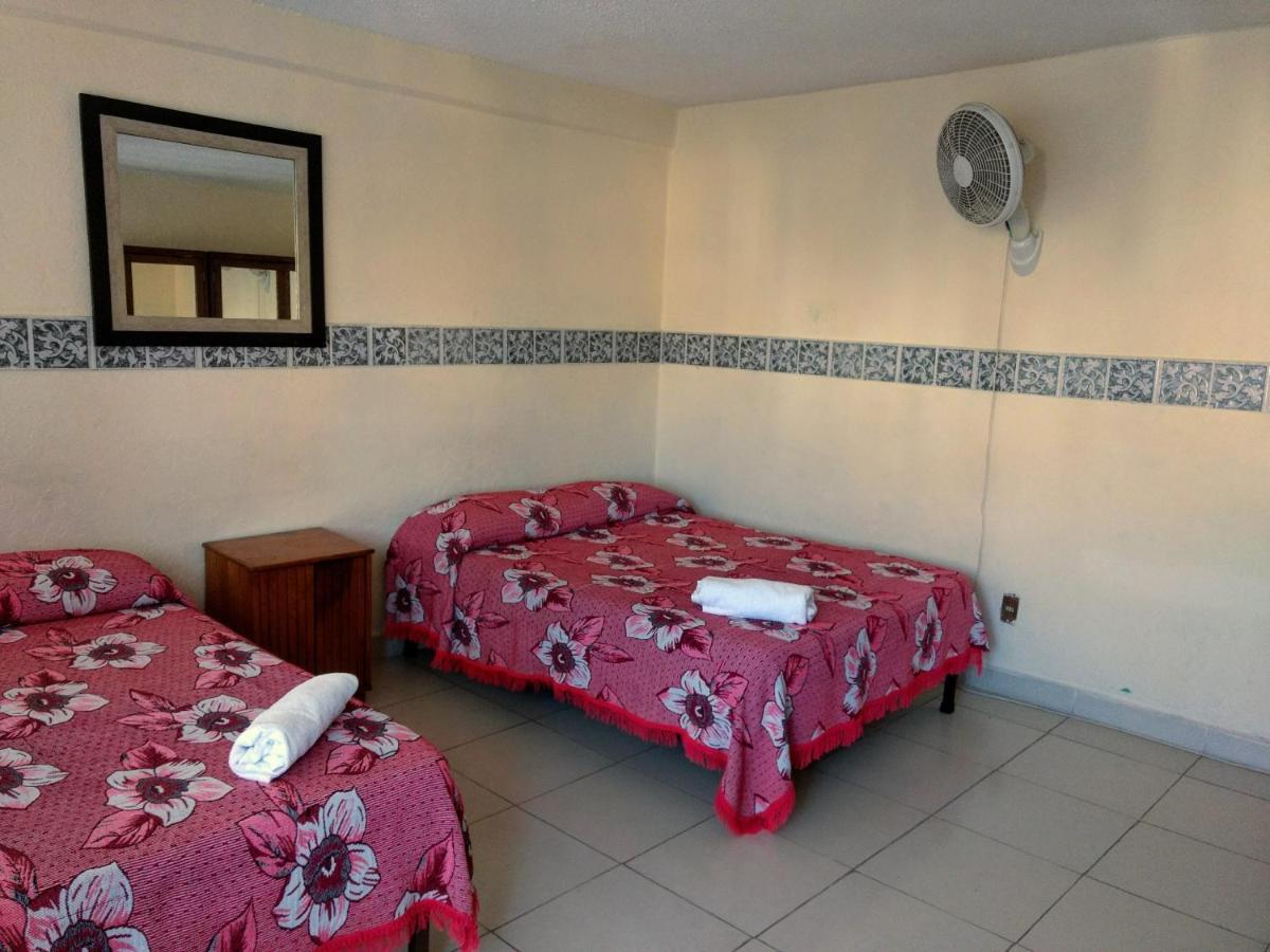 Hotel Plaza Aleman Леон Екстериор снимка