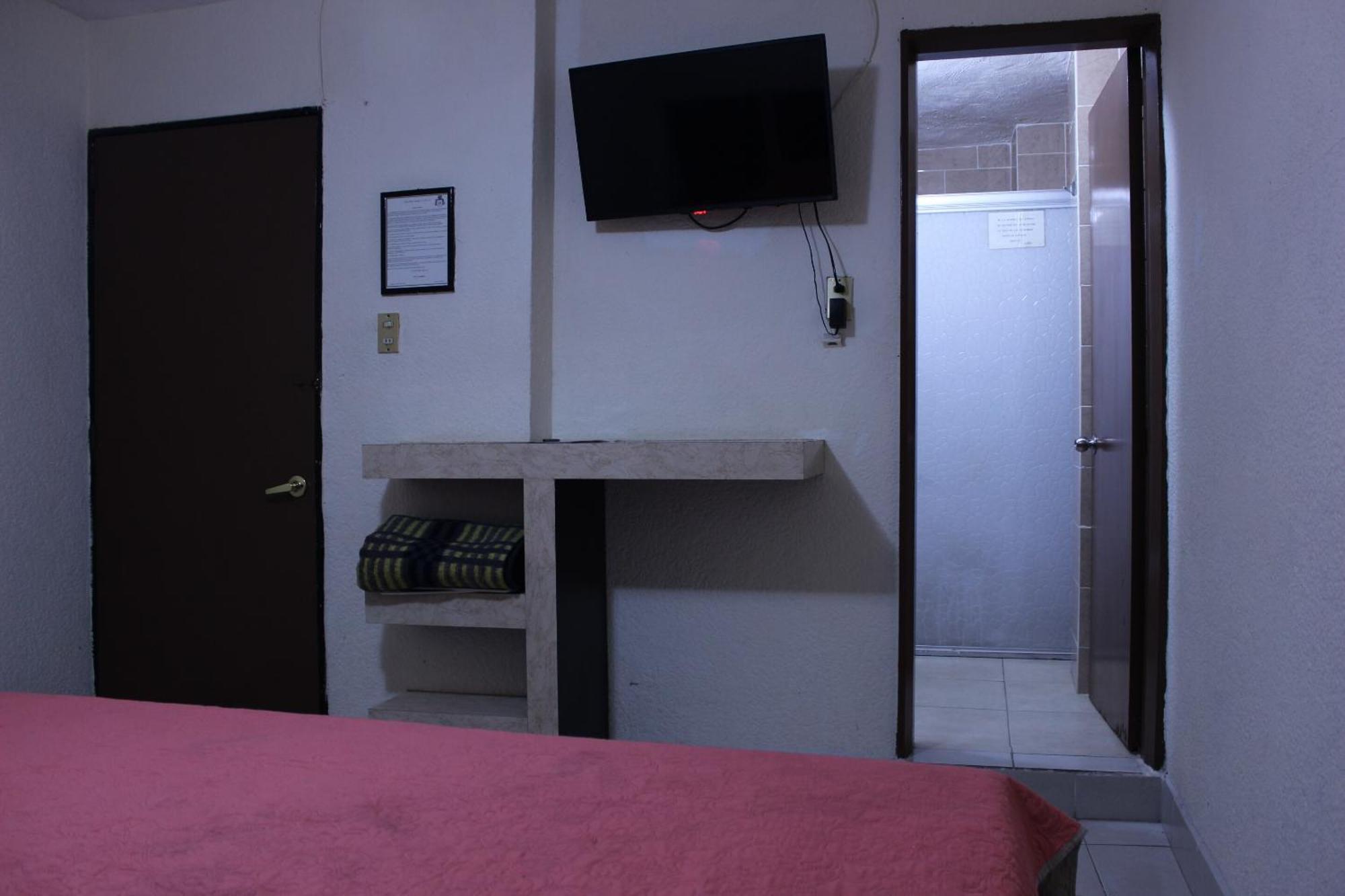 Hotel Plaza Aleman Леон Стая снимка