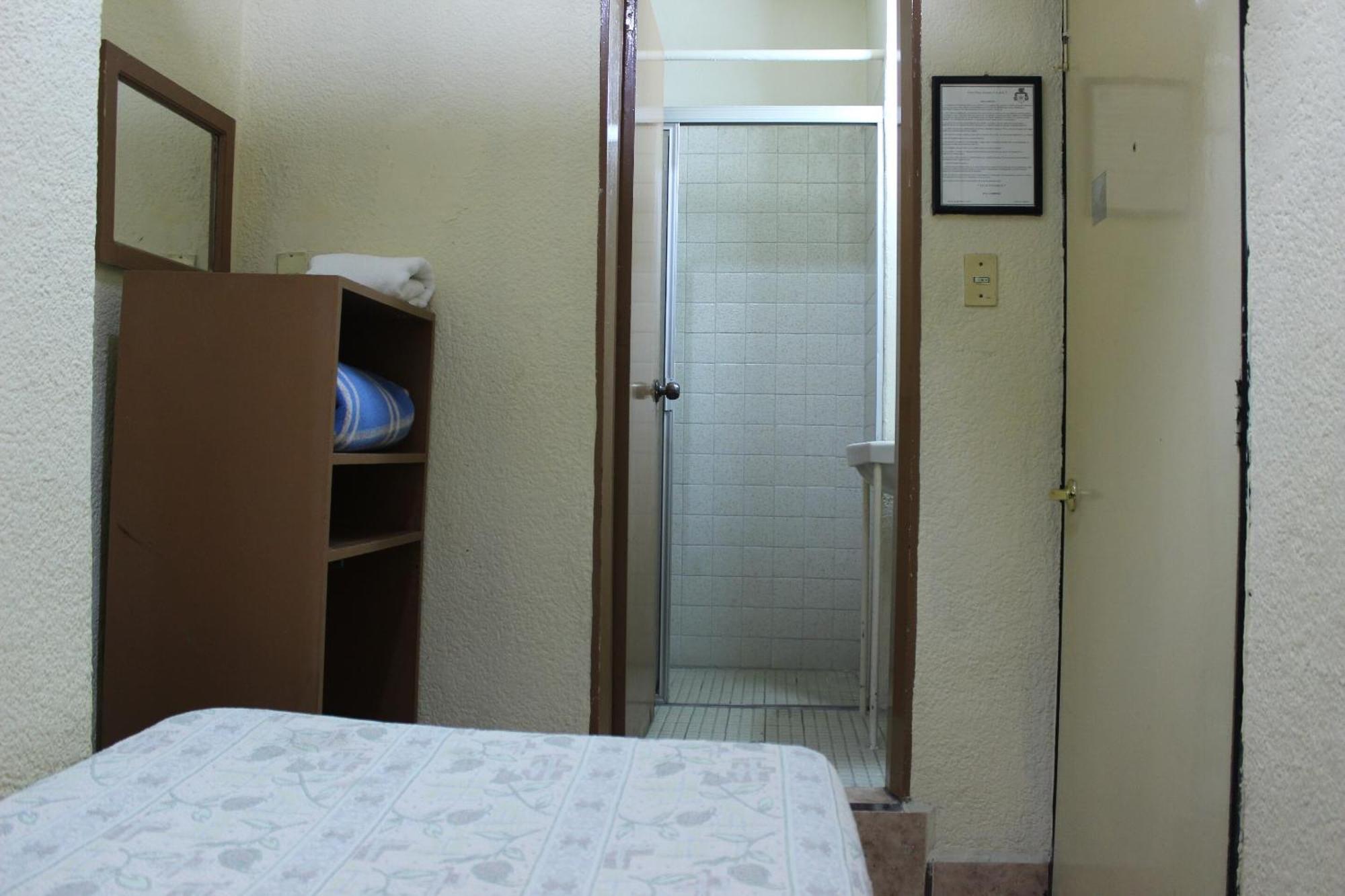 Hotel Plaza Aleman Леон Стая снимка