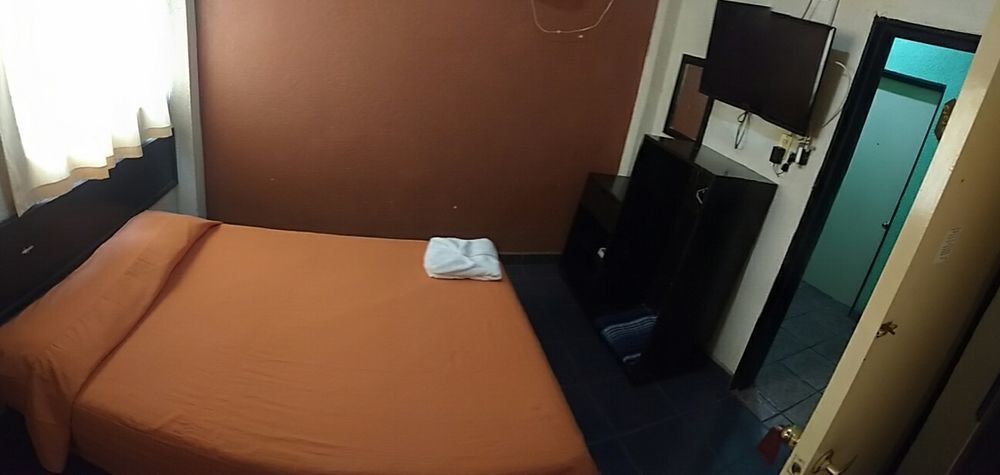 Hotel Plaza Aleman Леон Екстериор снимка