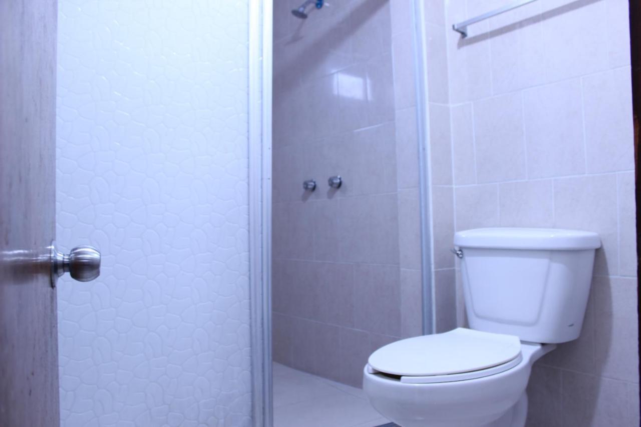 Hotel Plaza Aleman Леон Екстериор снимка