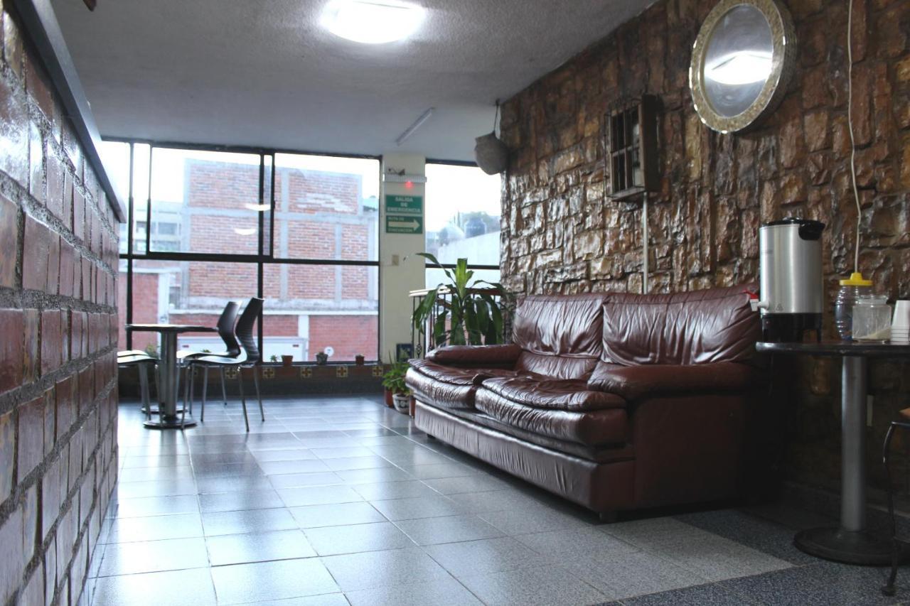 Hotel Plaza Aleman Леон Екстериор снимка